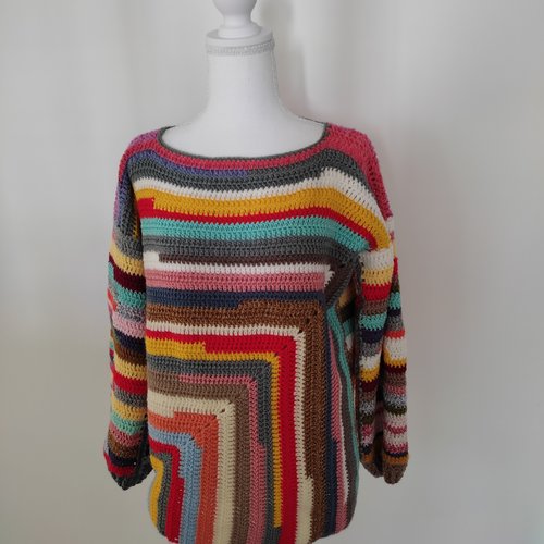 Pull psychédélique au crochet