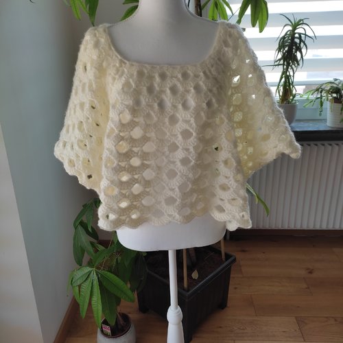 Poncho fait main au crochet