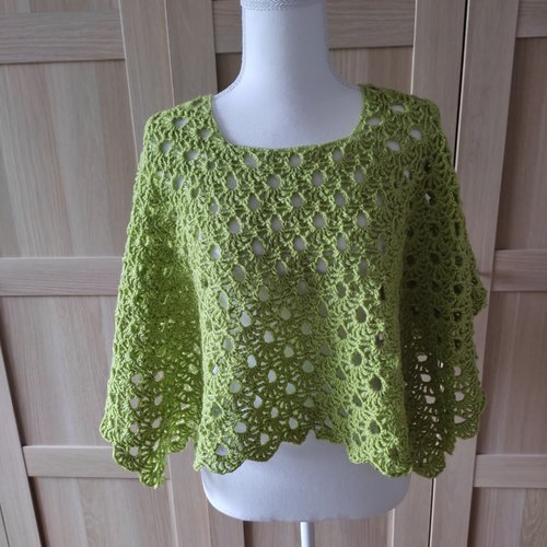 Poncho fait main au crochet vert pistache