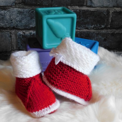 Chaussons bébé tricot layette taille 3 - 6 mois rouge blanc