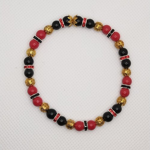 Bracelet en perles rouges, noires et dorées