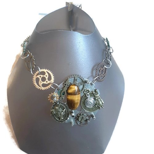 Collier steampunk "lapin d'alice"