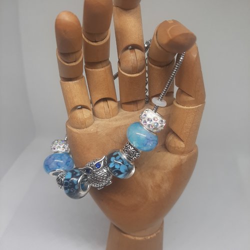 Bracelet en acier inoxydable et breloques bleu océan, élégance et fraîcheur