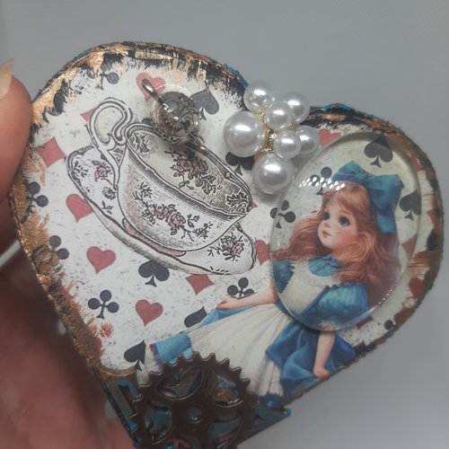 Boîte en bois coeur "alice"