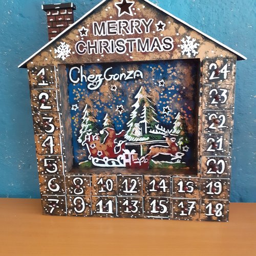 Calendrier de l’avent lumineux "chez gonza" recyclé, garni.