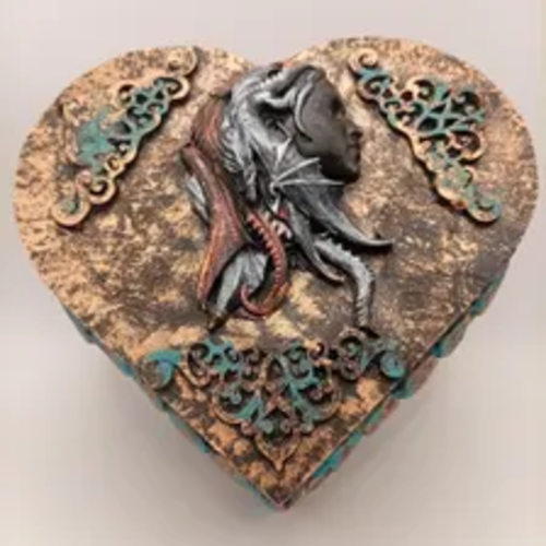 Boîte coeur "femme aux dragons"