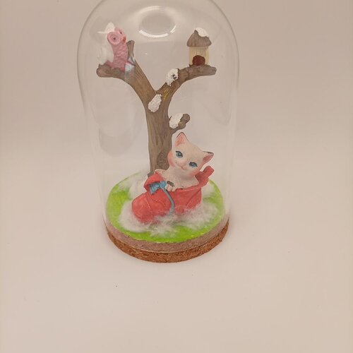Petit refuge d'hiver, miniature sous cloche en verre