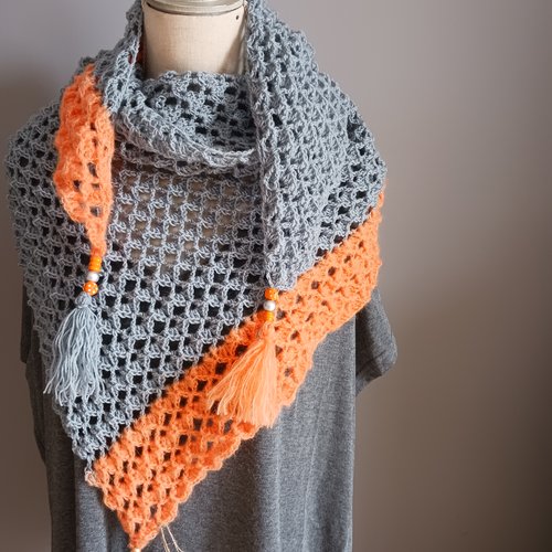 Petit châle gris orange