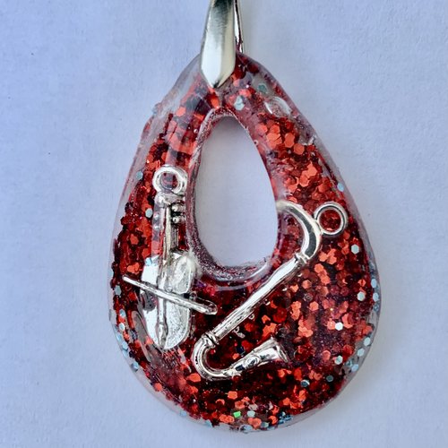 Pendentif goutte en résine rouge