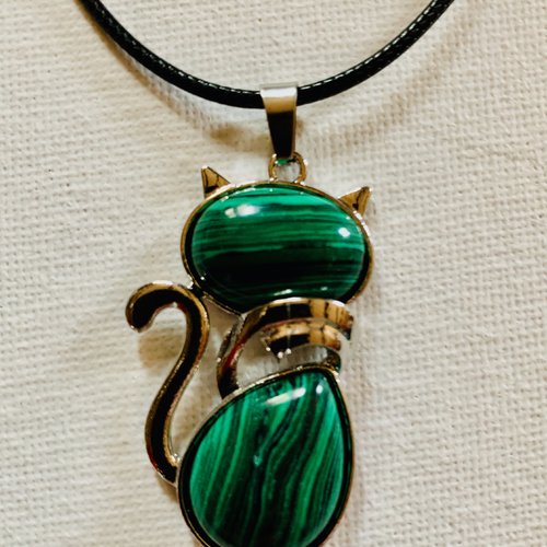 Collier avec chat en pierre naturelle malachite