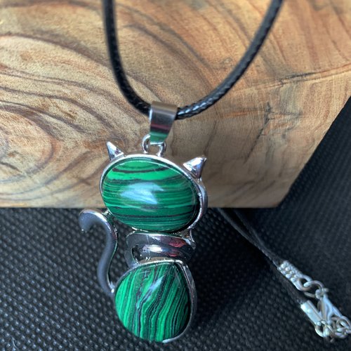 Collier avec chat en pierre naturelle malachite