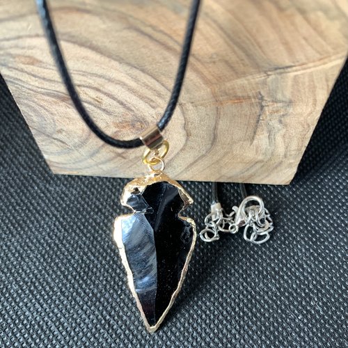 Pendentif en pierre naturelle noire et or (obsidienne )
