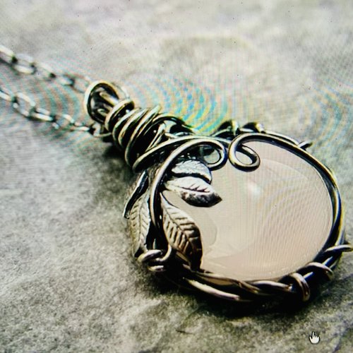 Collier avec  pierre  de lune naturelle