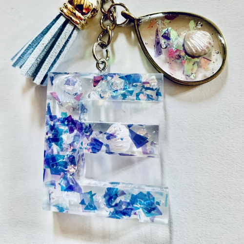 Porte clé alphabet  lettre e  en resine