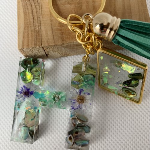 Bijoux de sac , porte clé alphabet  lettre h  en resine