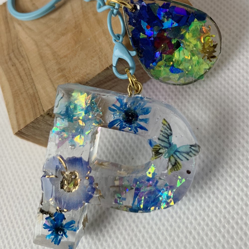 Bijoux de sac, porte clé alphabet  lettre p en resine