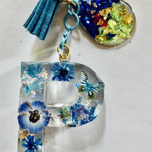 Porte clé alphabet  lettre p en resine