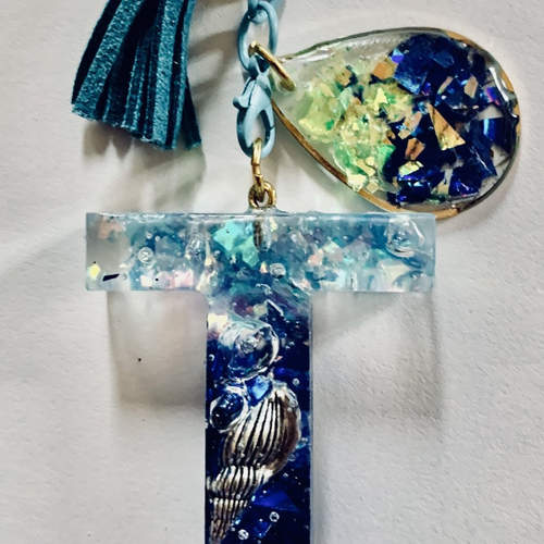 Porte clé alphabet  lettre t en resine