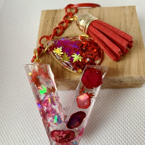 Bijoux de sac, porte clé alphabet  lettre v en resine