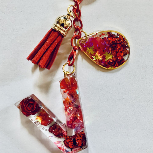 Porte clé alphabet  lettre v en resine