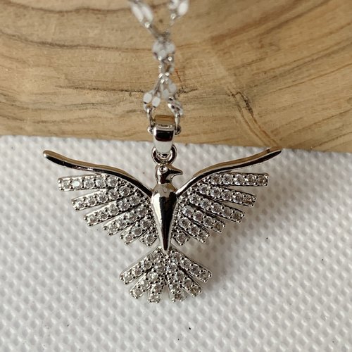 Pendentif  ras de cou en metl argenté  (colombe)