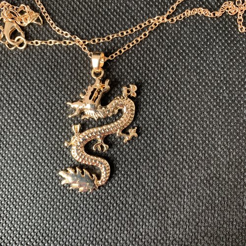 Pendentif en plaqué or " dragon "