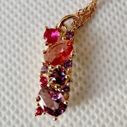 Pendentif  ras de cou en plaqué or  et strass'"