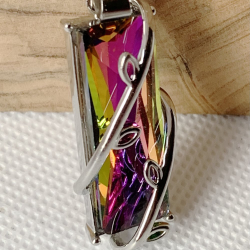 Pendentif argenté et strass multicolore
