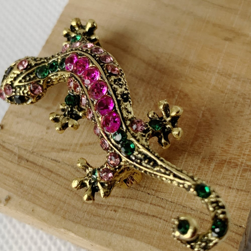Gecko monté sur broche , plaqué or et strass