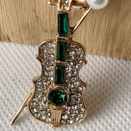 Violon  monté sur broche , plaqué or et strass