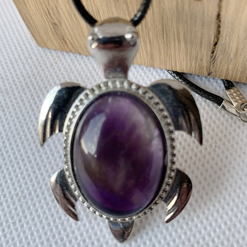 Pendentif avectortue en pierre naturelle (amethyste)