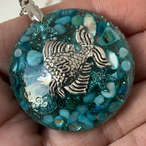 Pendentif  en resine  , deco marine