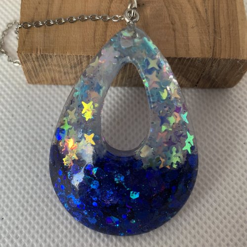Pendentif en resine en forme de goutte tons bleus