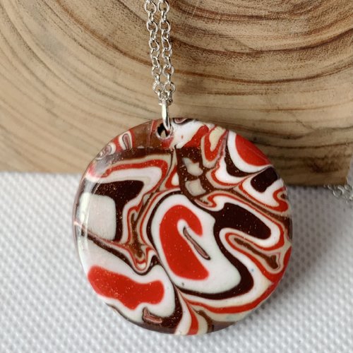Pendentif  rond en argile polymere et resine