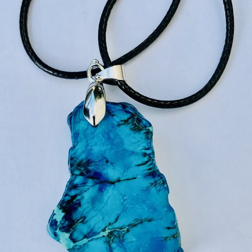 Pendentif en pierre naturelle bleue