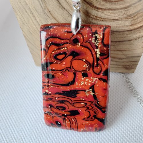 Pendentif en argile polymere et resine