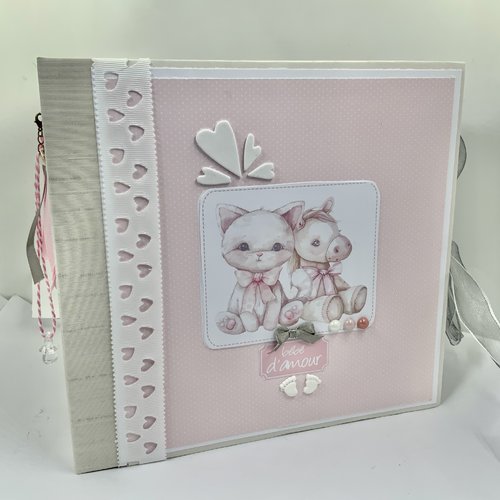 Album scrapbooking fait main bébé fille