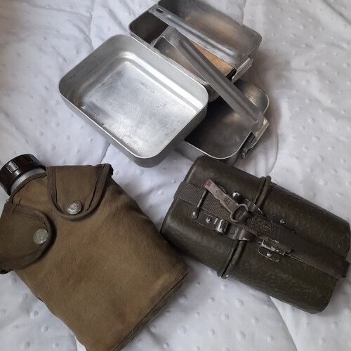 Camping vintage de boite fer blanc rare pique-nique camping français-gourde fer blanc voyage caravane vacances-collector randonneur