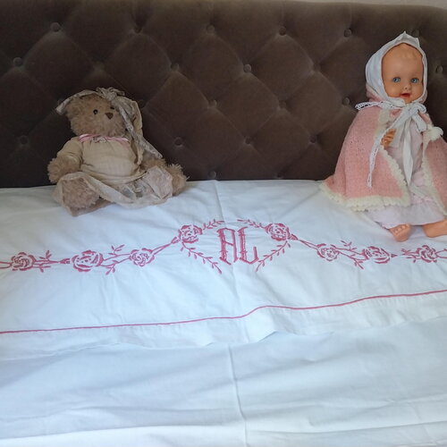 Drap linge ancien trousseau dot mariage millesime français 1900-40 belle broderie rose monogramme al fleur rose-linge de lit pur lin