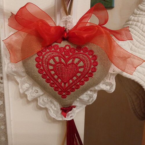 Coussin suspension coeur brodé parfumé lavande-coussin pur lin brodé dentelle vintage dos satin fait main-strass et organza
