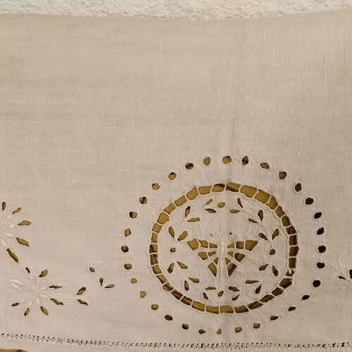 Nappe vintage brodée-decor français