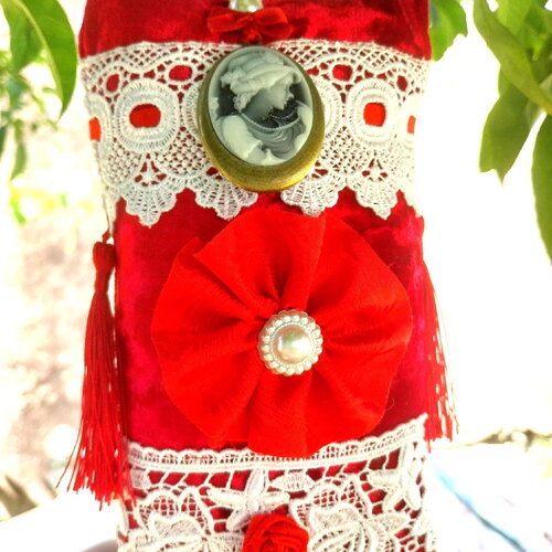 Coussin shabby esprit victorien-oreiller suspendu parfumé lavande camèe dentelle panne velours rouge fait main décor boudoir-cadeau féminin