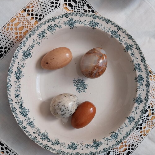 Plat rond creux terre de fer-argenton-fleur bleue-an 1940 environ-trace d'usure-plat rare français-art de table