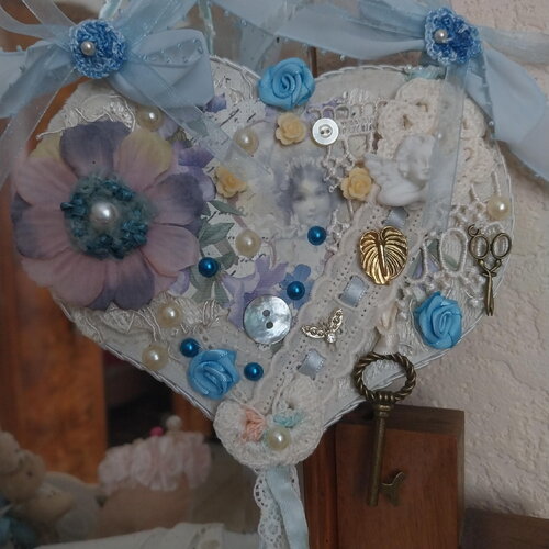 Coeur sur bois décor shabby
