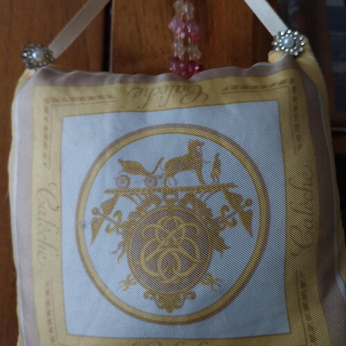 Coussin vintage caléche détourné fait main