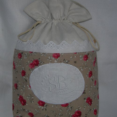 Pochon sac à linge toile ancienne avec ses roses anciennes et monogramme
