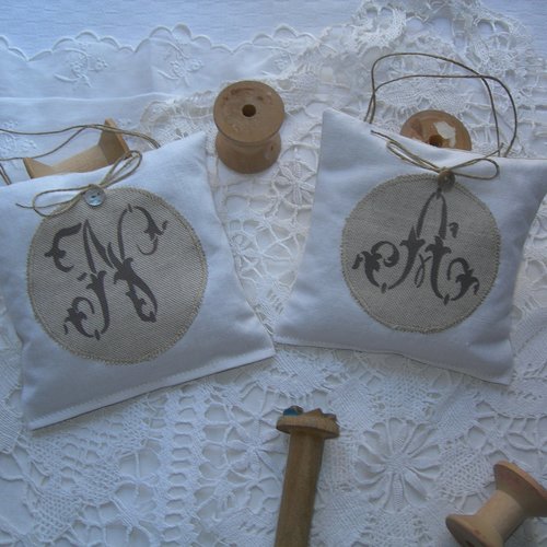 Coussin de porte lavande de provence monogramme a peint main