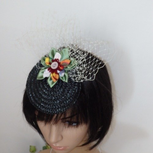 Bibi fleur étoile avec voilette sur support de paille, chapeau mariage, bibi mariage, chapeau de paille