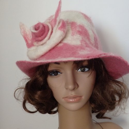 Capeline éco responsable en laine de mouton feutrée à la main, chapeau femme en laine, chapeau feutre rose
