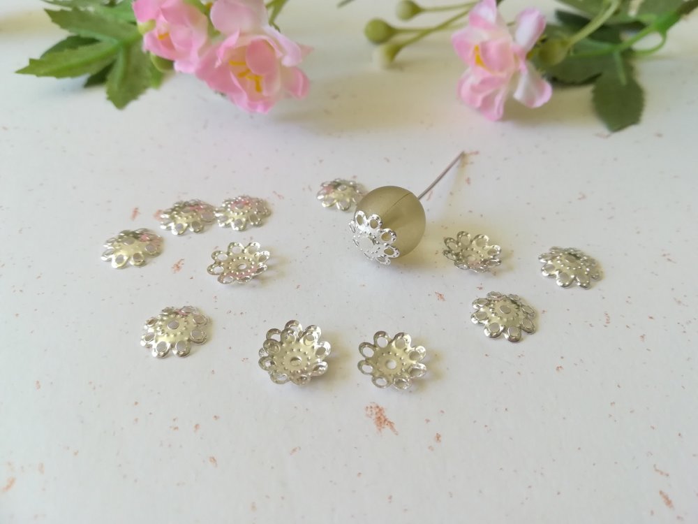 50 coupelles calottes argentées fleur filigrane 10 mm